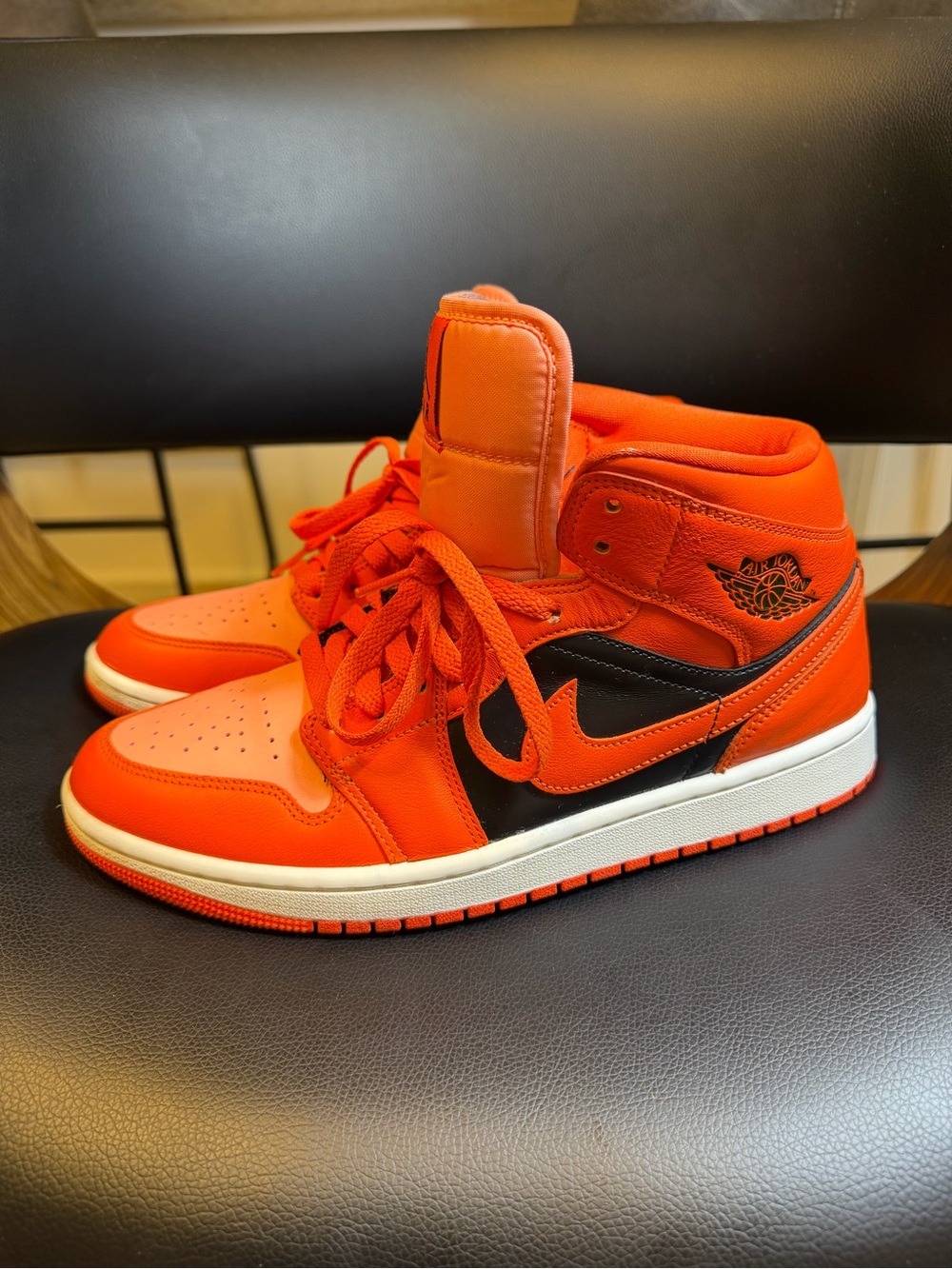 WMNS Air Jordan 1 Mid SE 'Rush Orange'